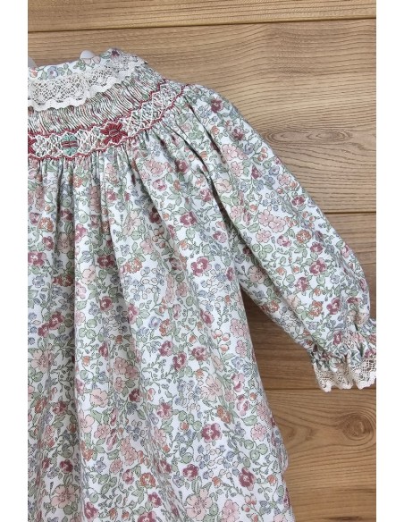VESTIDO PUNTO SMOCK IDOIA DE dBb IDEAS, FRESA. INVIERNO 24.