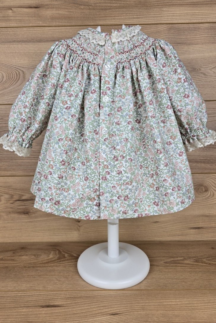 VESTIDO PUNTO SMOCK IDOIA DE dBb IDEAS, FRESA. INVIERNO 24.