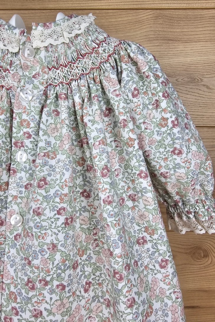 VESTIDO PUNTO SMOCK IDOIA DE dBb IDEAS, FRESA. INVIERNO 24.