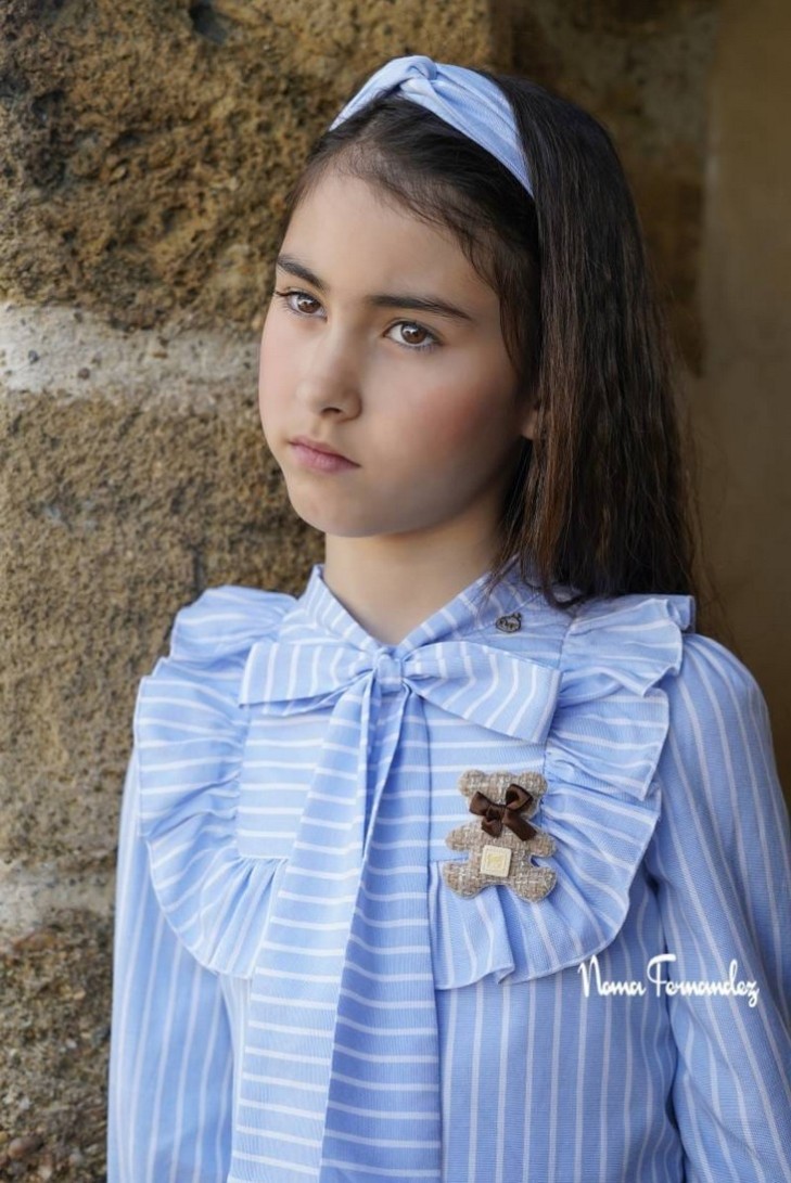 CONJUNTO NIÑA BLUSA Y FALDA-PANTALÓN COLECCIÓN VENECIA DE NOMA FERNÁNDEZ, ESPIGA MARRÓN. INVIERNO 24.