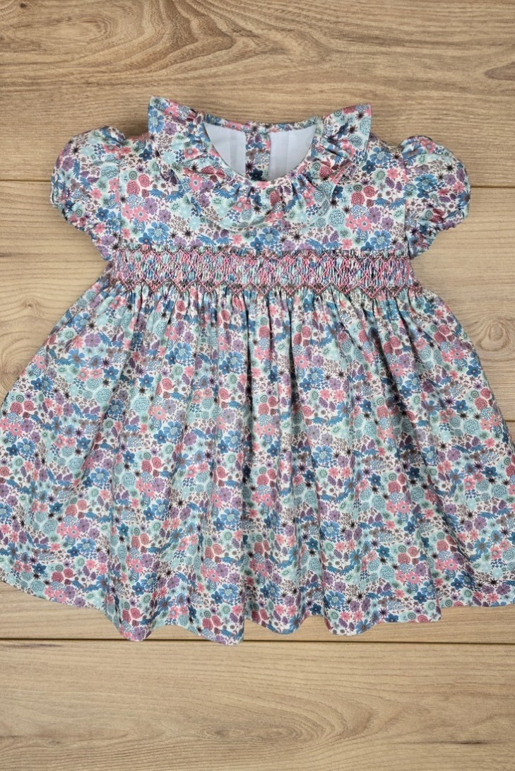 VESTIDO PUNTO SMOCK FLORES. ARTESANÍA CARMINA. INVIERNO 24.