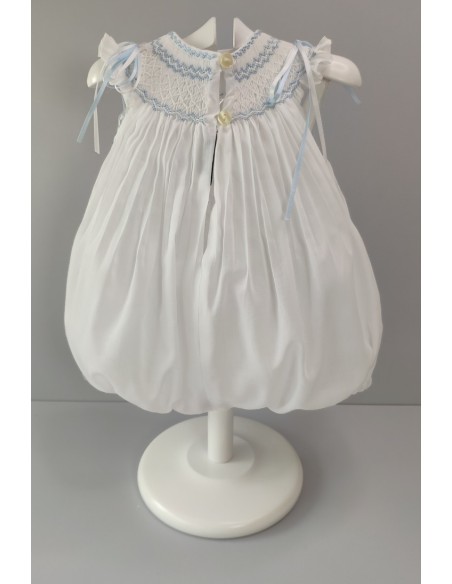 RANITA UNISEX BORDADO PUNTO SMOCK. BATISTA BLANCA-AZUL. VERANO 25.