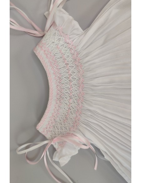 JESUSITO BORDADO PUNTO SMOCK. BATISTA BLANCA-ROSA. VERANO 25.