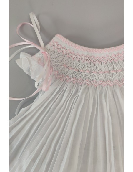 JESUSITO BORDADO PUNTO SMOCK. BATISTA BLANCA-ROSA. VERANO 25.
