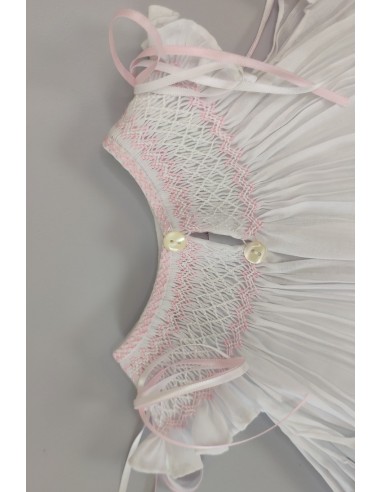JESUSITO BORDADO PUNTO SMOCK. BATISTA BLANCA-ROSA. VERANO 25.