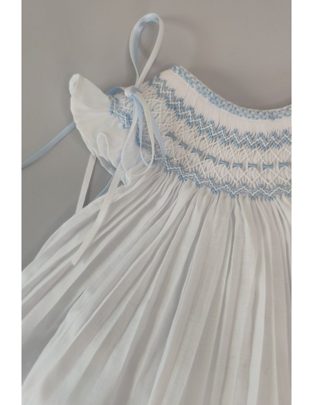 JESUSITO BORDADO PUNTO SMOCK. BATISTA BLANCA-AZUL. VERANO 25.