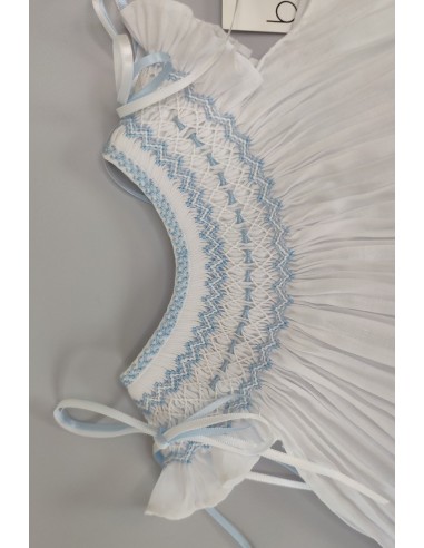JESUSITO BORDADO PUNTO SMOCK. BATISTA BLANCA-AZUL. VERANO 25.