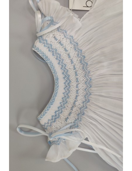 JESUSITO BORDADO PUNTO SMOCK. BATISTA BLANCA-AZUL. VERANO 25.