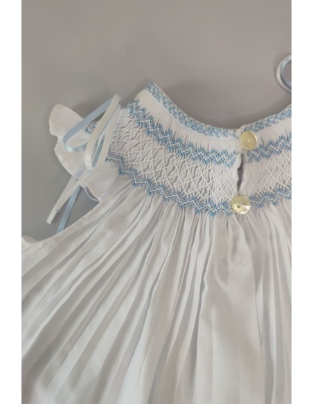 JESUSITO BORDADO PUNTO SMOCK. BATISTA BLANCA-AZUL. VERANO 25.