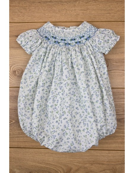 PELELE NIÑO BORDADO PUNTO SMOCK, FLORES AZUL. VERANO 25.