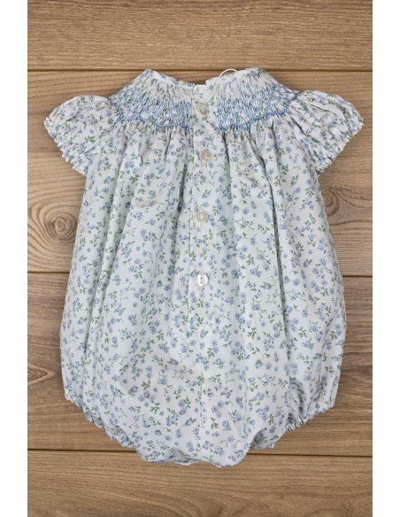 PELELE NIÑO BORDADO PUNTO SMOCK, FLORES AZUL. VERANO 25.