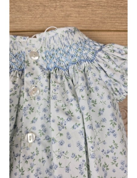 PELELE NIÑO BORDADO PUNTO SMOCK, FLORES AZUL. VERANO 25.