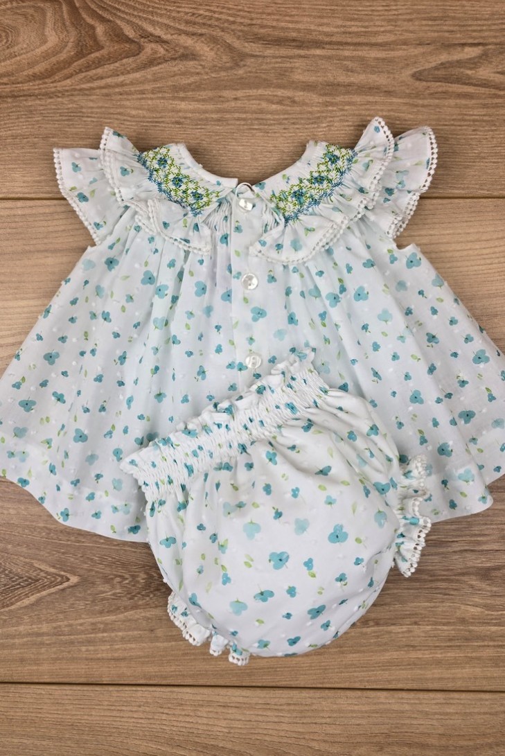 JESUSITO CUELLO BORDADO PUNTO SMOCK, FLORES TURQUESA. VERANO 25.