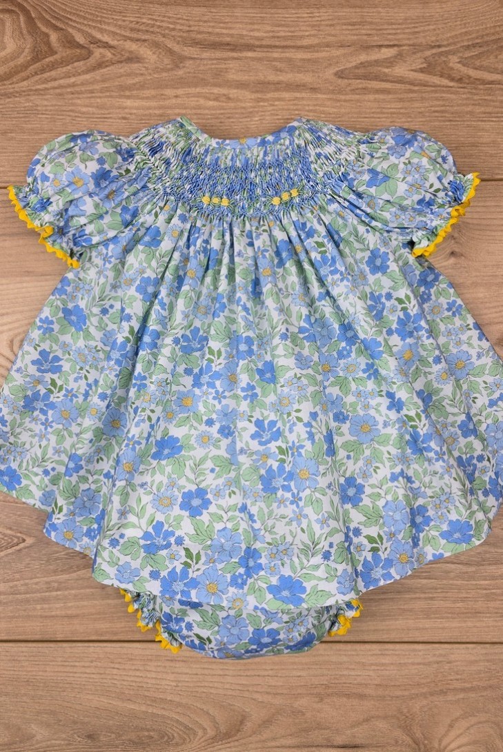 JESUSITO BORDADO PUNTO SMOCK, FLORES AZUL/AMARILLO. VERANO 25.