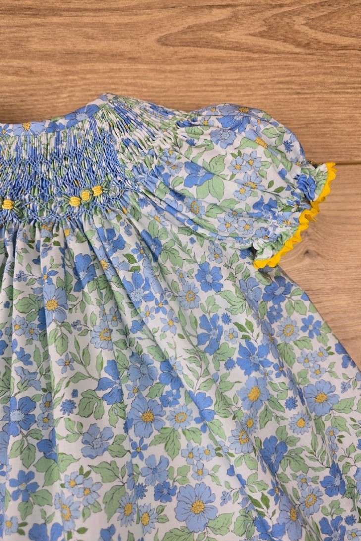 JESUSITO BORDADO PUNTO SMOCK, FLORES AZUL/AMARILLO. VERANO 25.