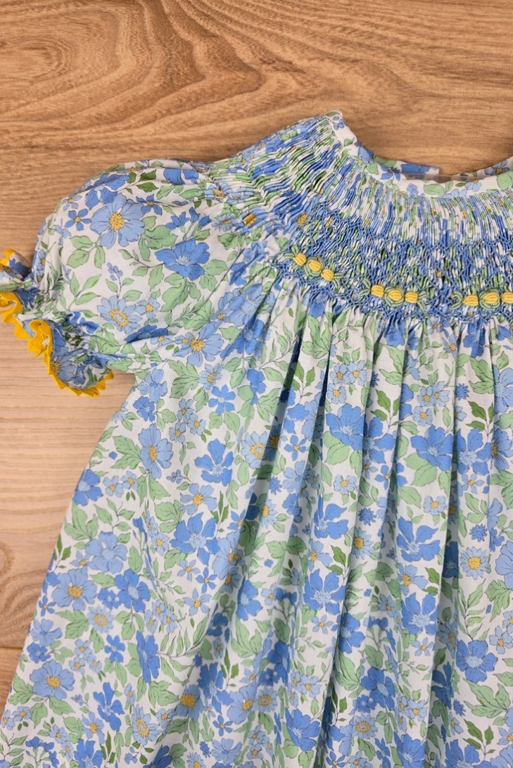 VESTIDO BORDADO PUNTO SMOCK, FLORES AZUL/AMARILLO. VERANO 25.