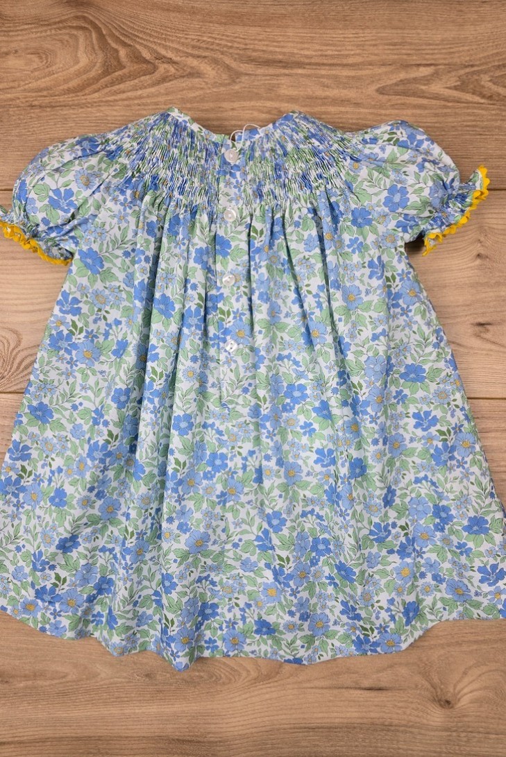 VESTIDO BORDADO PUNTO SMOCK, FLORES AZUL/AMARILLO. VERANO 25.