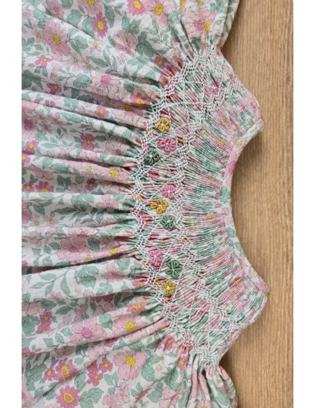 VESTIDO BORDADO PUNTO SMOCK, FLORES ROSAS. VERANO 25.