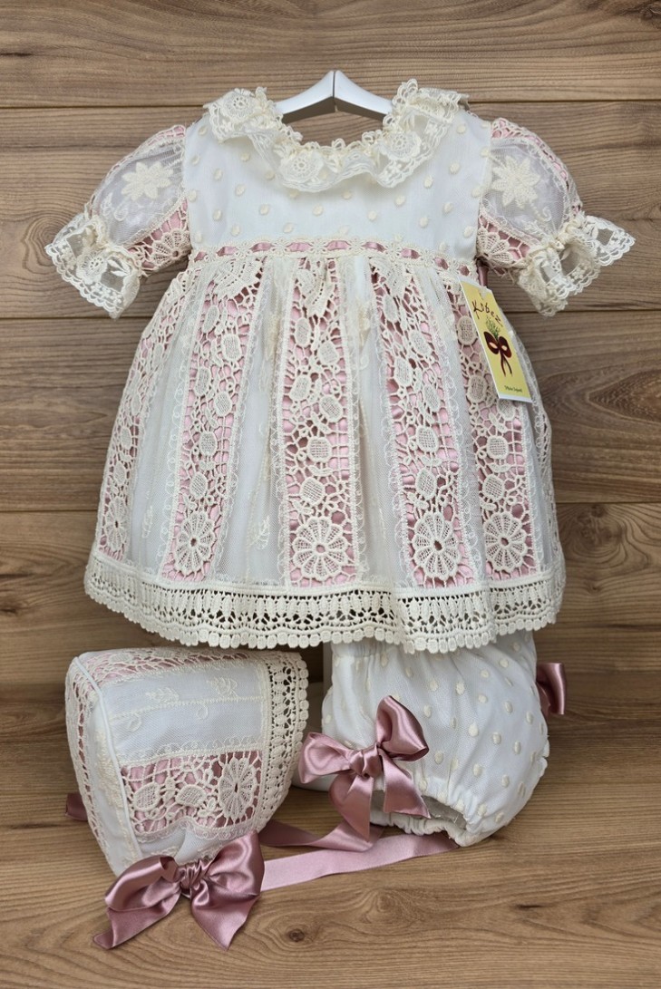 VESTIDO MANGA CORTA, BRAGUITA Y CAPOTA, 27K. KOBEZ.