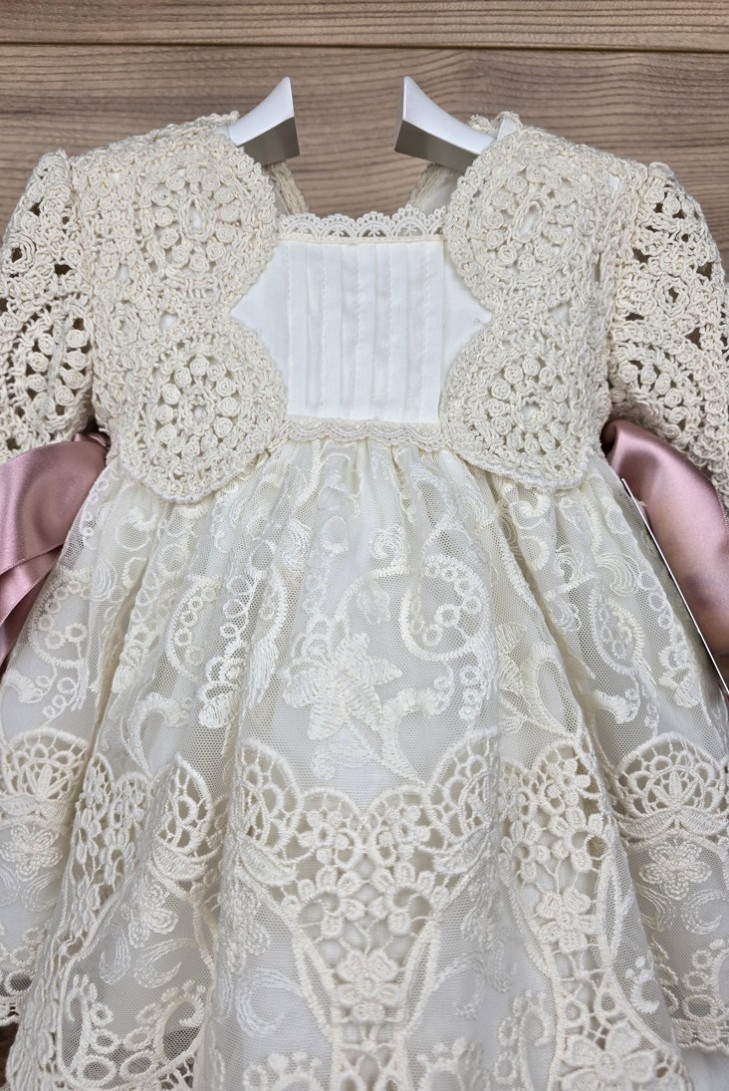 VESTIDO MANGA FRANCESA, BRAGUITA Y CAPOTA, 37K. KOBEZ.