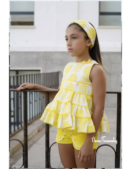CONJUNTO NIÑA BLUSÓN Y SHORT COLECCIÓN TOULOUSE DE NOMA FERNÁNDEZ, AMARILLA. VERANO 25