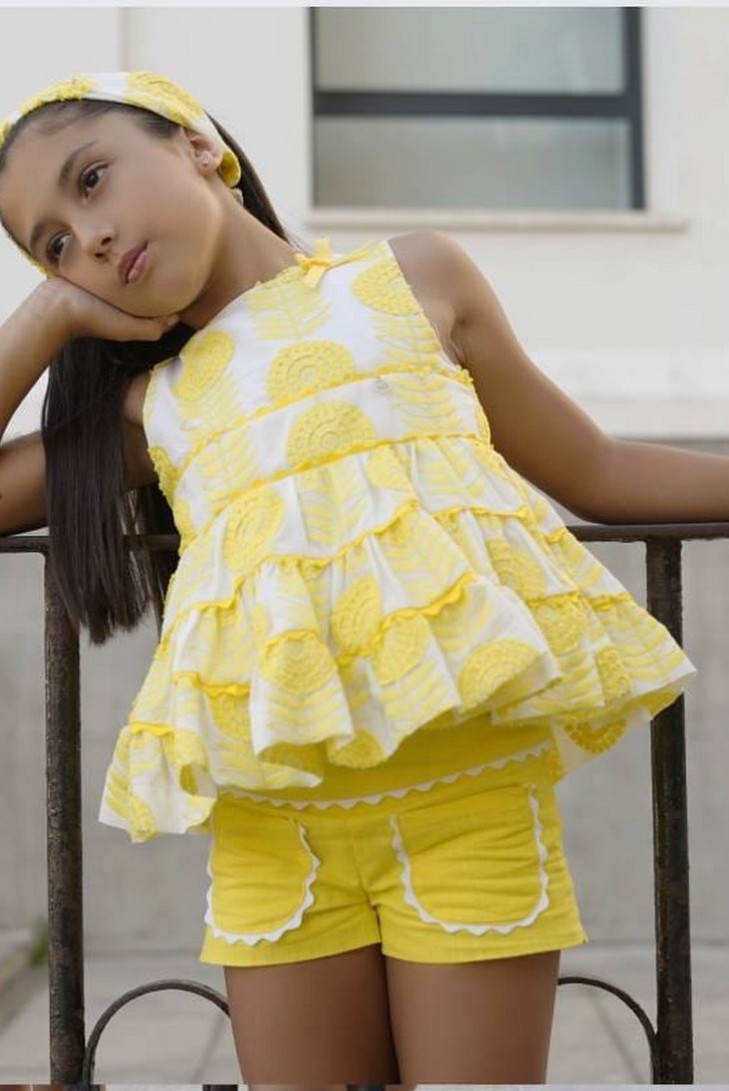 CONJUNTO NIÑA BLUSÓN Y SHORT COLECCIÓN TOULOUSE DE NOMA FERNÁNDEZ, AMARILLA. VERANO 25