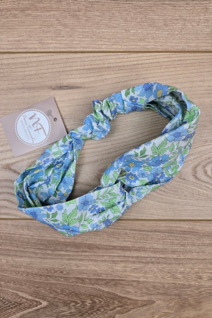TURBANTE NUDO COLECCIÓN AMELIE DE NOMA FERNÁNDEZ, RAYA CELESTE. VERANO 25.