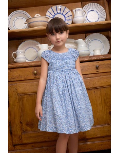 VESTIDO PUNTO SMOCK COQUET DE TARTALETA, AZUL. VERANO 25.