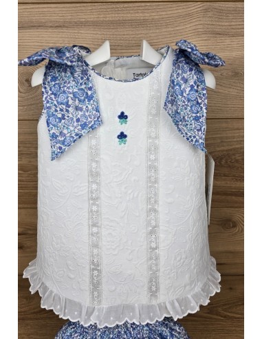 JESUSITO PUNTO SMOCK NIZA DE TARTALETA, PIQUÉ BLANCO/FLOR AZUL. VERANO 25.