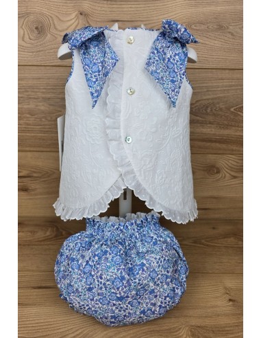 JESUSITO PUNTO SMOCK NIZA DE TARTALETA, PIQUÉ BLANCO/FLOR AZUL. VERANO 25.