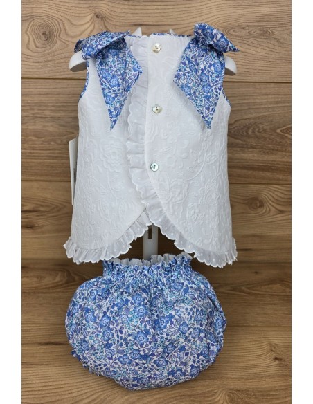 JESUSITO PUNTO SMOCK NIZA DE TARTALETA, PIQUÉ BLANCO/FLOR AZUL. VERANO 25.