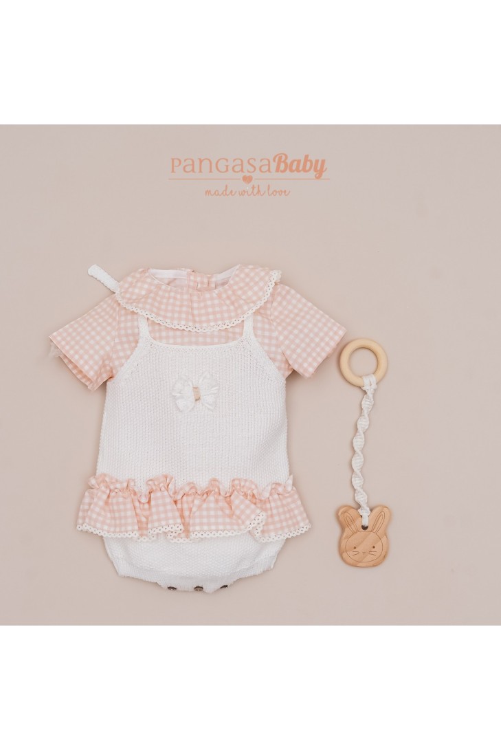 CONJUNTO NIÑA BLUSA LITTLE VICHY Y PETO PUNTO CON VOLANTE, MARFIL/MELOCOTÓN. PANGASA VERANO 25.