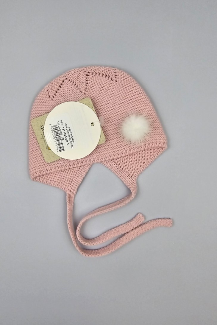 CAPOTA ESTRELLA CON POMPÓN DE PANGASA BABY, ROSA EMPOLVADO. INVIERNO 25.