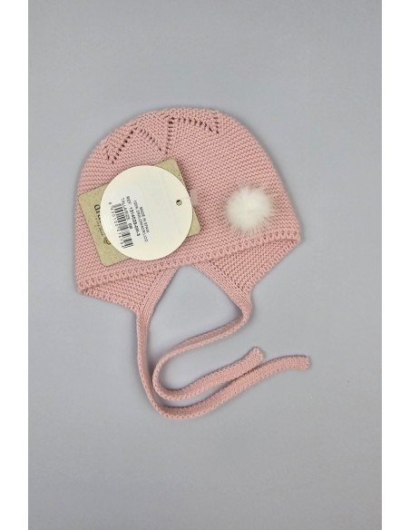 CAPOTA ESTRELLA CON POMPÓN DE PANGASA BABY, ROSA EMPOLVADO. INVIERNO 25.