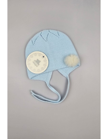 CAPOTA ESTRELLA CON POMPÓN DE PANGASA BABY, CELESTE BEBÉ. INVIERNO 25.