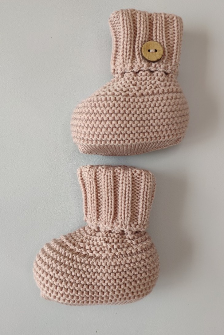 BOTITA UNISEX DE PANGASA BABY, ROSA VINTAGE. PUNTO GRUESO. INVIERNO 25.
