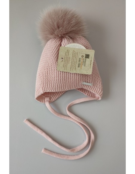 GORRO OREJERO PANGASA POMPÓN NATURAL, ROSA EMPOLVADO. INVIERNO 25.