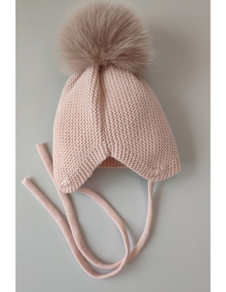 GORRO OREJERO PANGASA POMPÓN NATURAL, ROSA EMPOLVADO. INVIERNO 25.