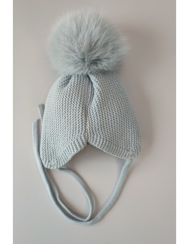 GORRO OREJERO PANGASA POMPÓN SINTÉTICO, CELESTE EMPOLVADO. INVIERNO 25.