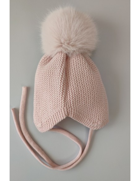 GORRO OREJERO PANGASA POMPÓN SINTÉTICO, ROSA EMPOLVADO. INVIERNO 25.