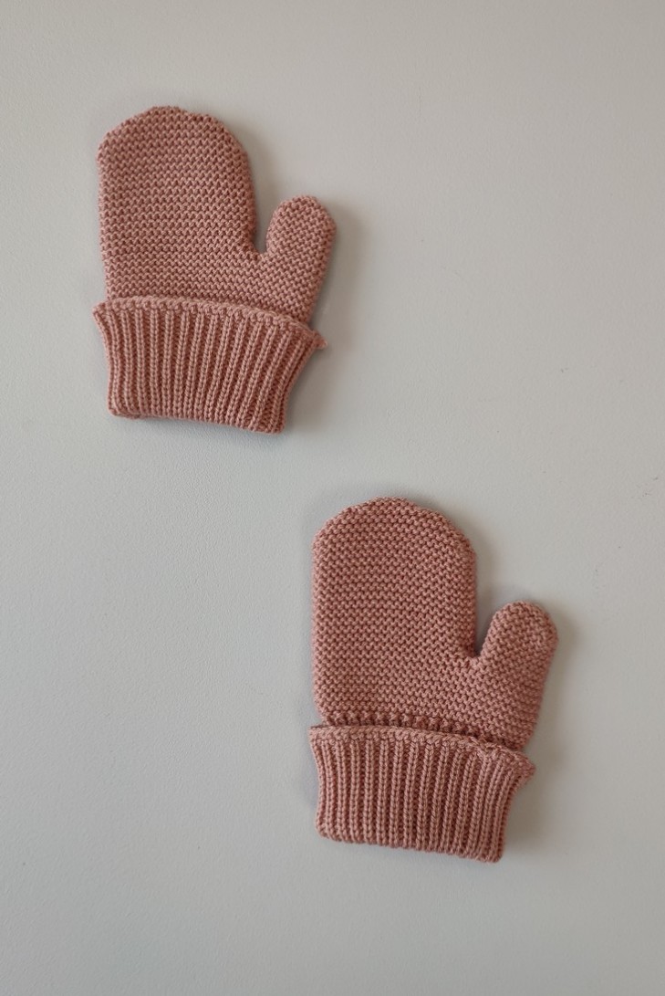 MANOPLAS PUNTO UNISEX DE PANGASA BABY, ROSÉ. INVIERNO 25.