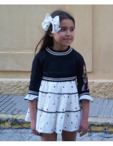 JESUSITO Y SUDADERA CORTA DELIA DE NOMA FERNÁNDEZ, TOPOS NEGROS. INVIERNO 25.