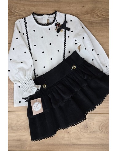 CONJUNTO NIÑA BOMBACHO (FALDA), BLUSA Y CHALECO DELIA DE NOMA FERNÁNDEZ, TOPOS NEGROS. INVIERNO 25.