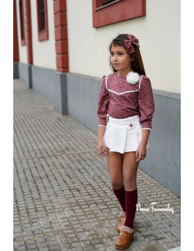 CONJUNTO NIÑA BOMBACHO (FALDA), BLUSA Y JERSEY CAPUCHA PENÉLOPE DE NOMA FERNÁNDEZ, MARFIL/EST.ROJO. INVIERNO 25.