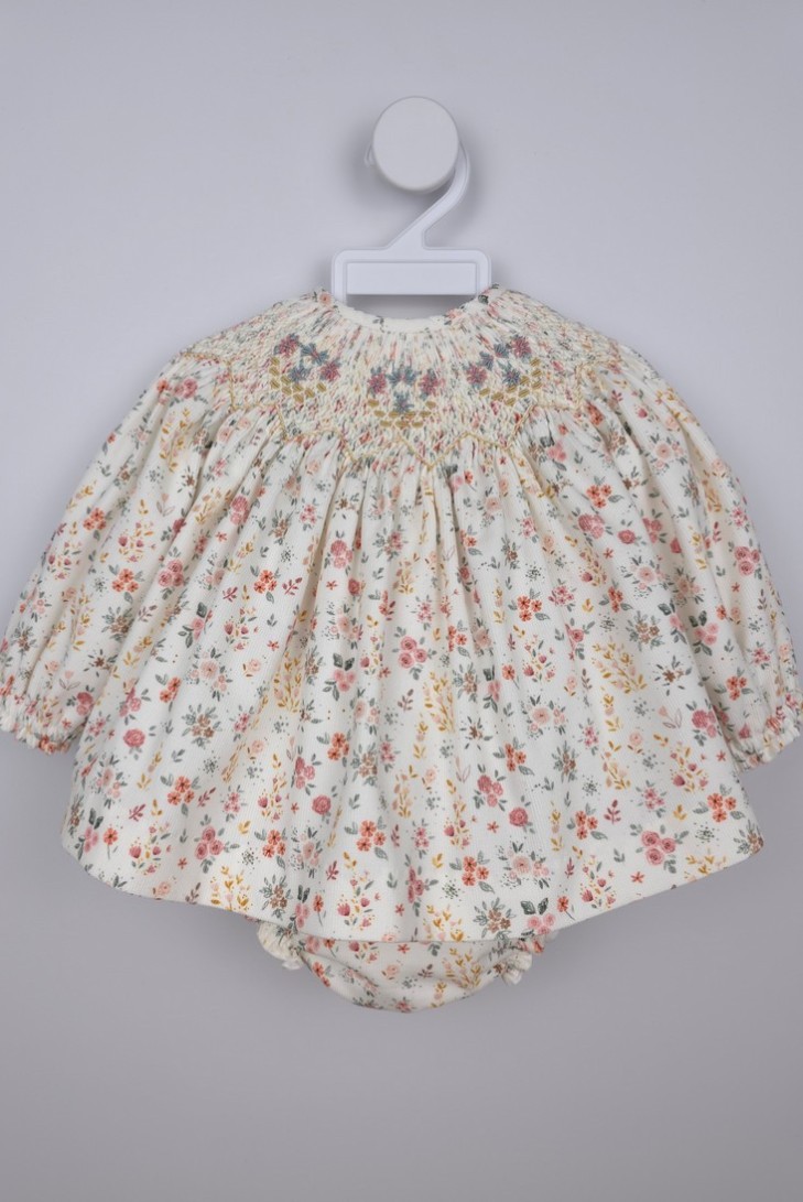 JESUSITO PUNTO SMOCK DE dBb IDEAS. INVIERNO 25.