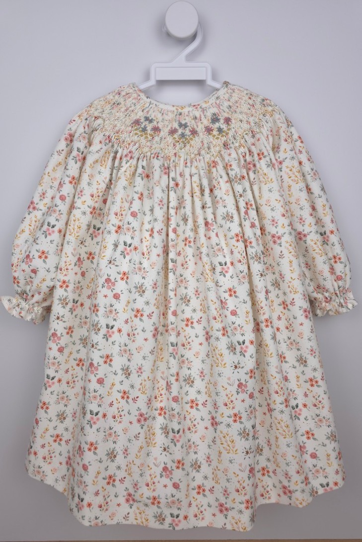 VESTIDO PUNTO SMOCK DE dBb IDEAS. INVIERNO 25.