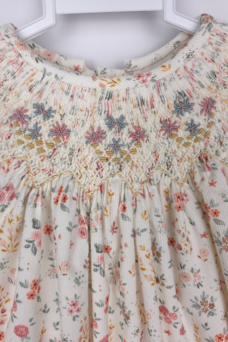 VESTIDO PUNTO SMOCK DE dBb IDEAS. INVIERNO 25.