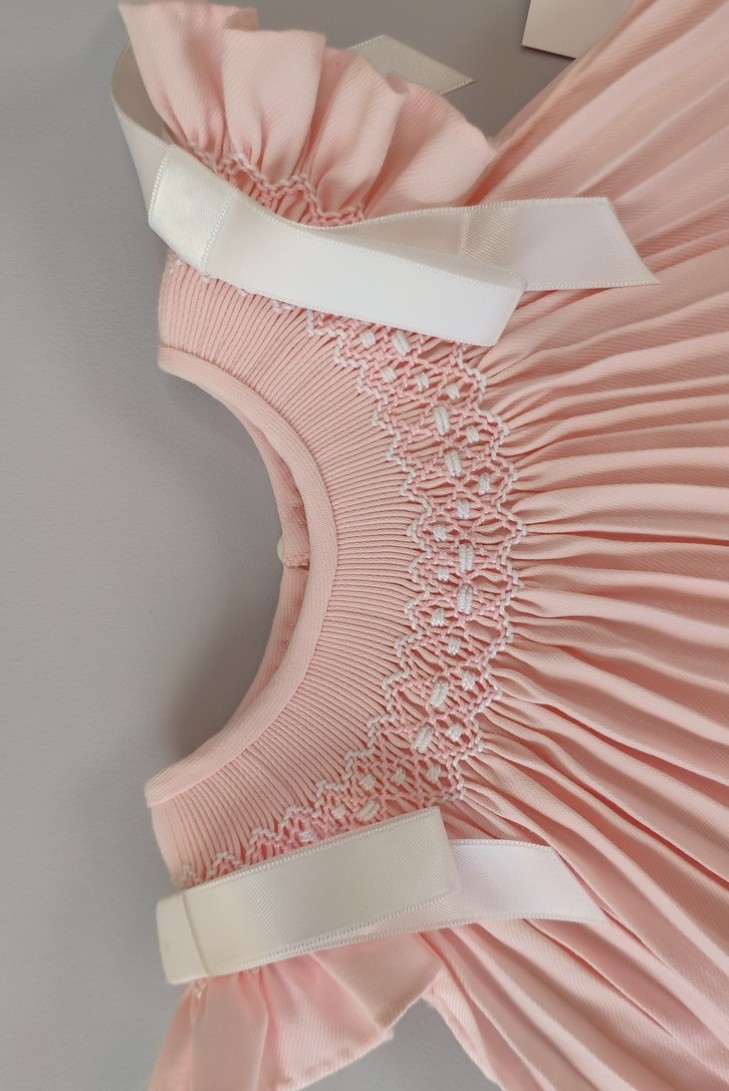 JESUSITO VIELLA PUNTO SMOCK MOD. LISA DE BELÁN, ROSA/BLANCO. INVIERNO 25.