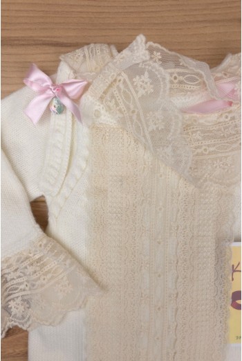 CONJUNTO UNISEX DE PUNTO CRUDO/ROSA BEBÉ (3 PIEZAS), Y62. KOBEZ. INVIERNO. 2