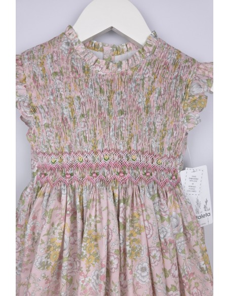 VESTIDO PUNTO SMOCK CAPRI DE TARTALETA, FONDO ROSA. VERANO 26.